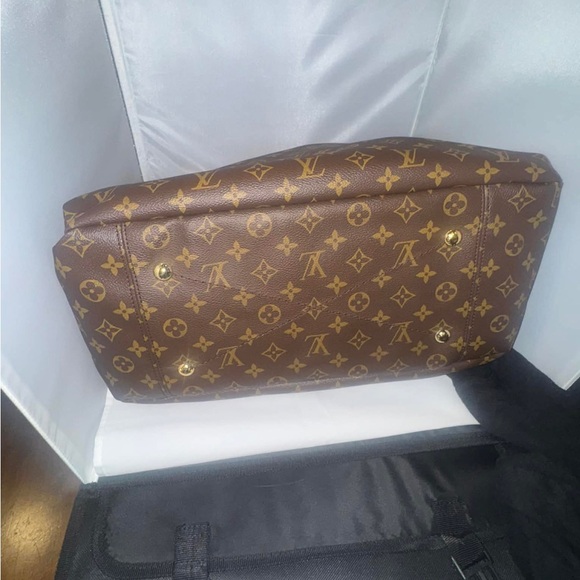 Louis Vuitton Brown Monogram Canvas Shoulder Bag - Picture 7 of 9